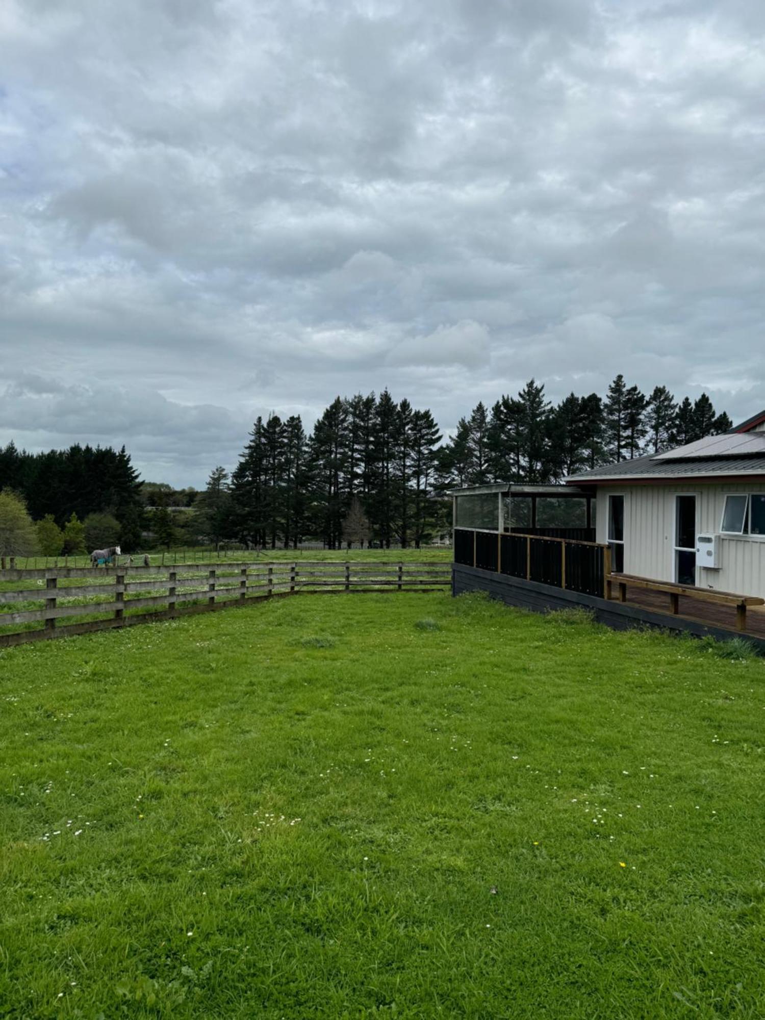 Happy Farm Hotel Pokeno Exterior photo